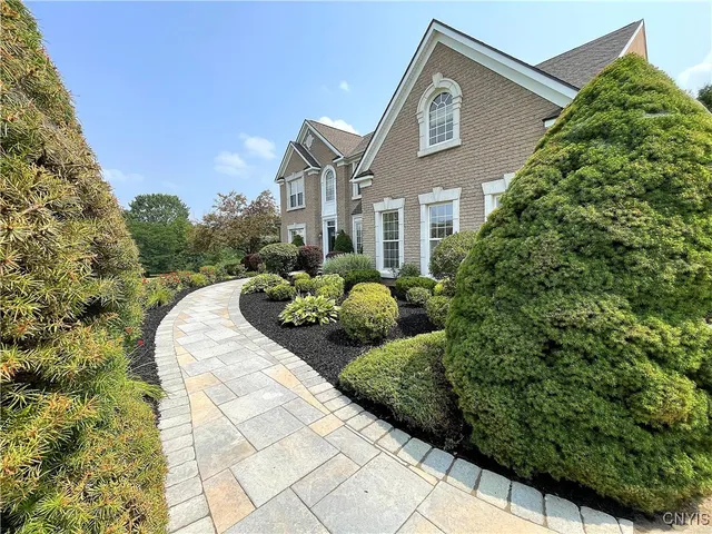 $999,998 | 7638 Haylage Circle, Lysander, NY 13027