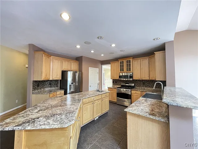 $999,998 | 7638 Haylage Circle, Lysander, NY 13027