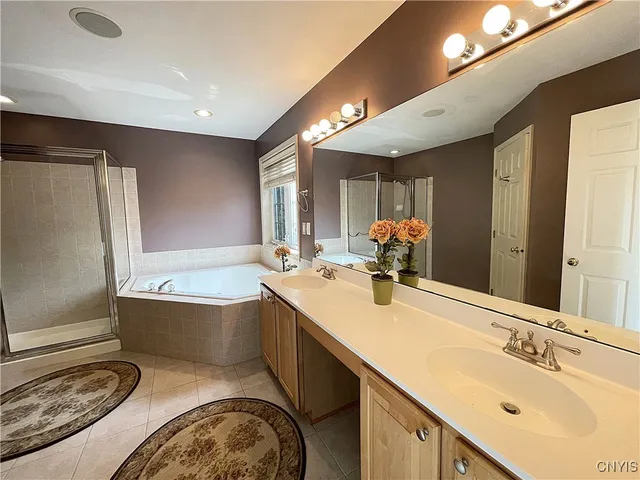 $999,998 | 7638 Haylage Circle, Lysander, NY 13027