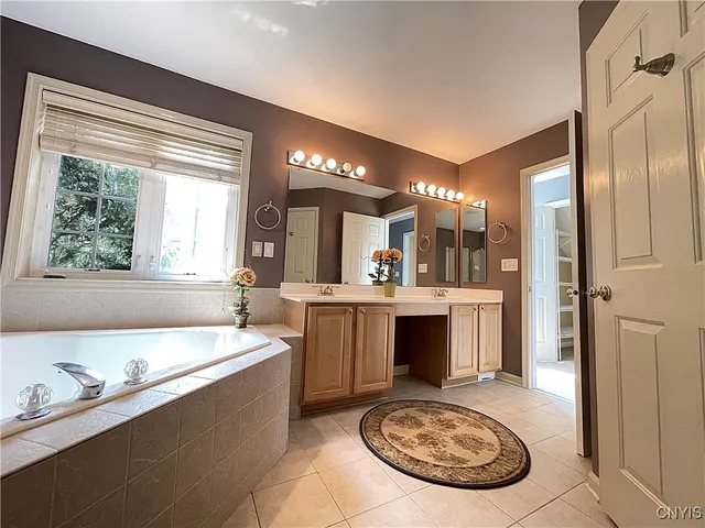 $999,998 | 7638 Haylage Circle, Lysander, NY 13027