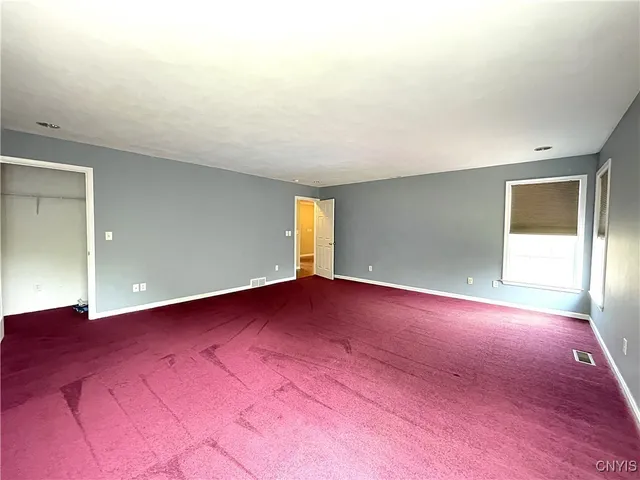 $999,998 | 7638 Haylage Circle, Lysander, NY 13027