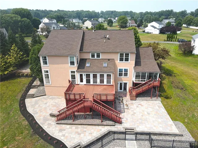 $999,998 | 7638 Haylage Circle, Lysander, NY 13027