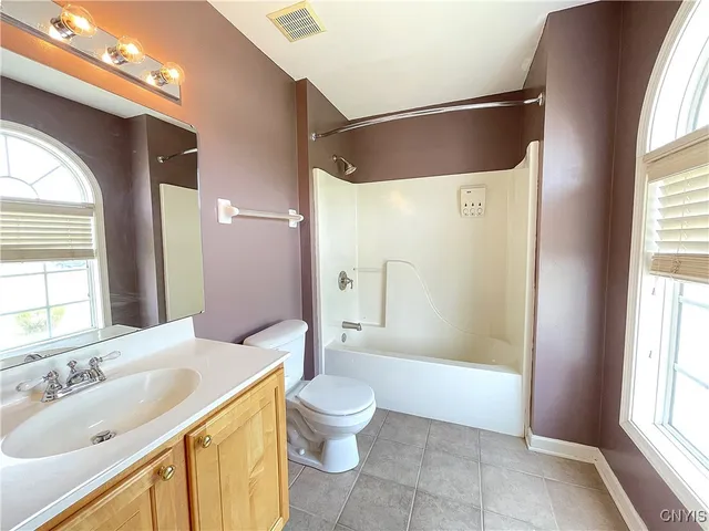 $999,998 | 7638 Haylage Circle, Lysander, NY 13027