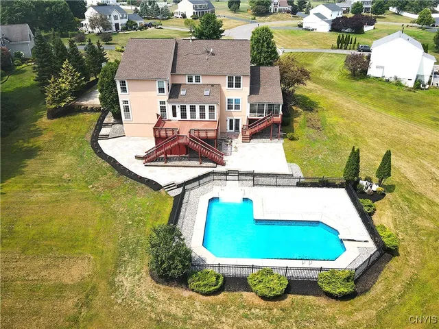 $999,998 | 7638 Haylage Circle, Lysander, NY 13027