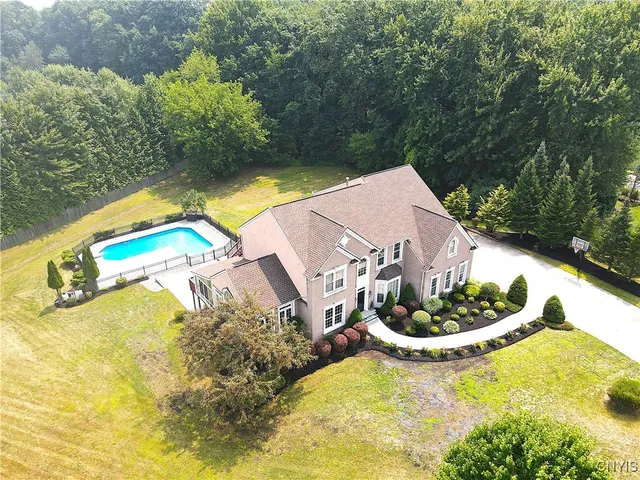 $999,998 | 7638 Haylage Circle, Lysander, NY 13027