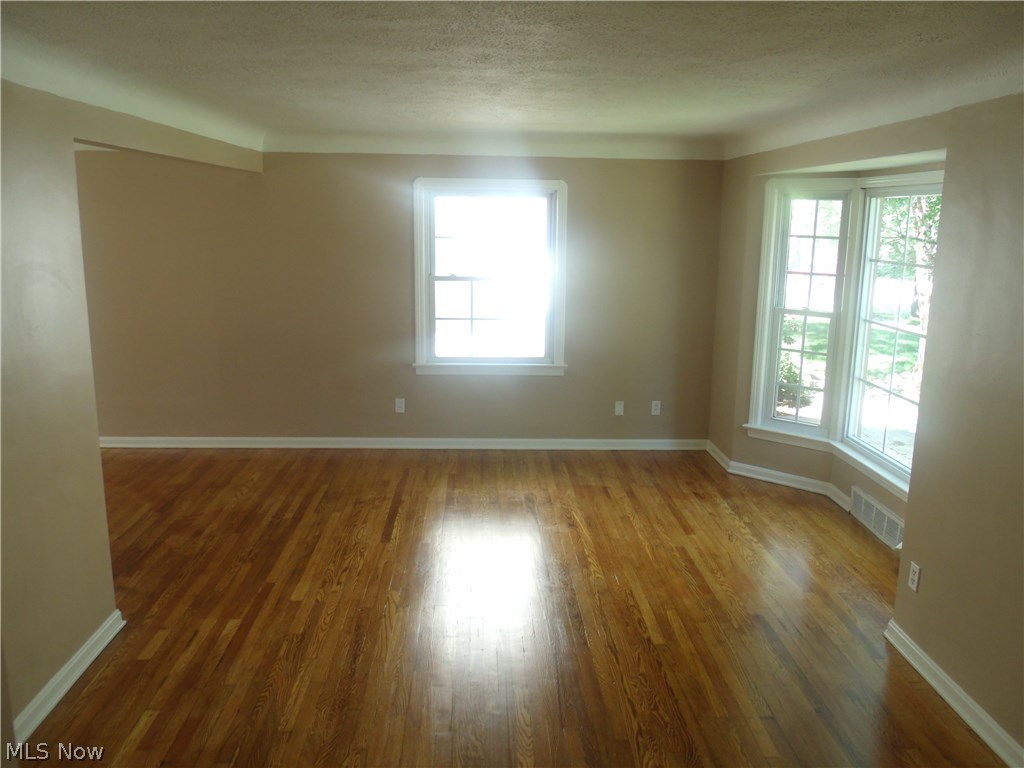 14419 Alger Road Cleveland, OH 44111 - Photo 3 of 35 Gallery Image 3
