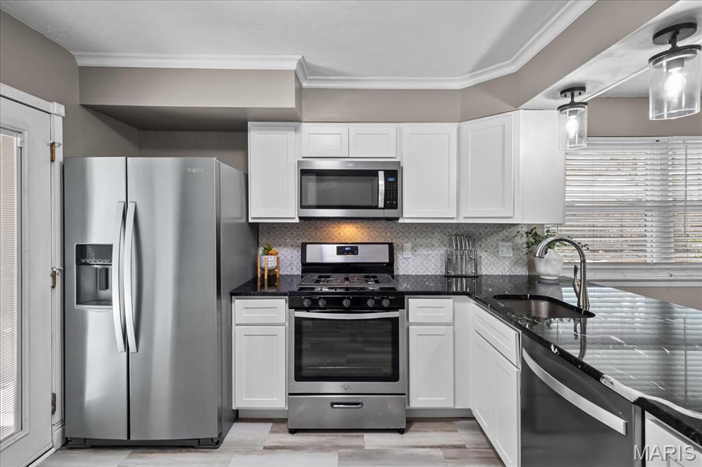 2017 Dawson Drive St. Charles, MO 63301 - Photo 13 of 44