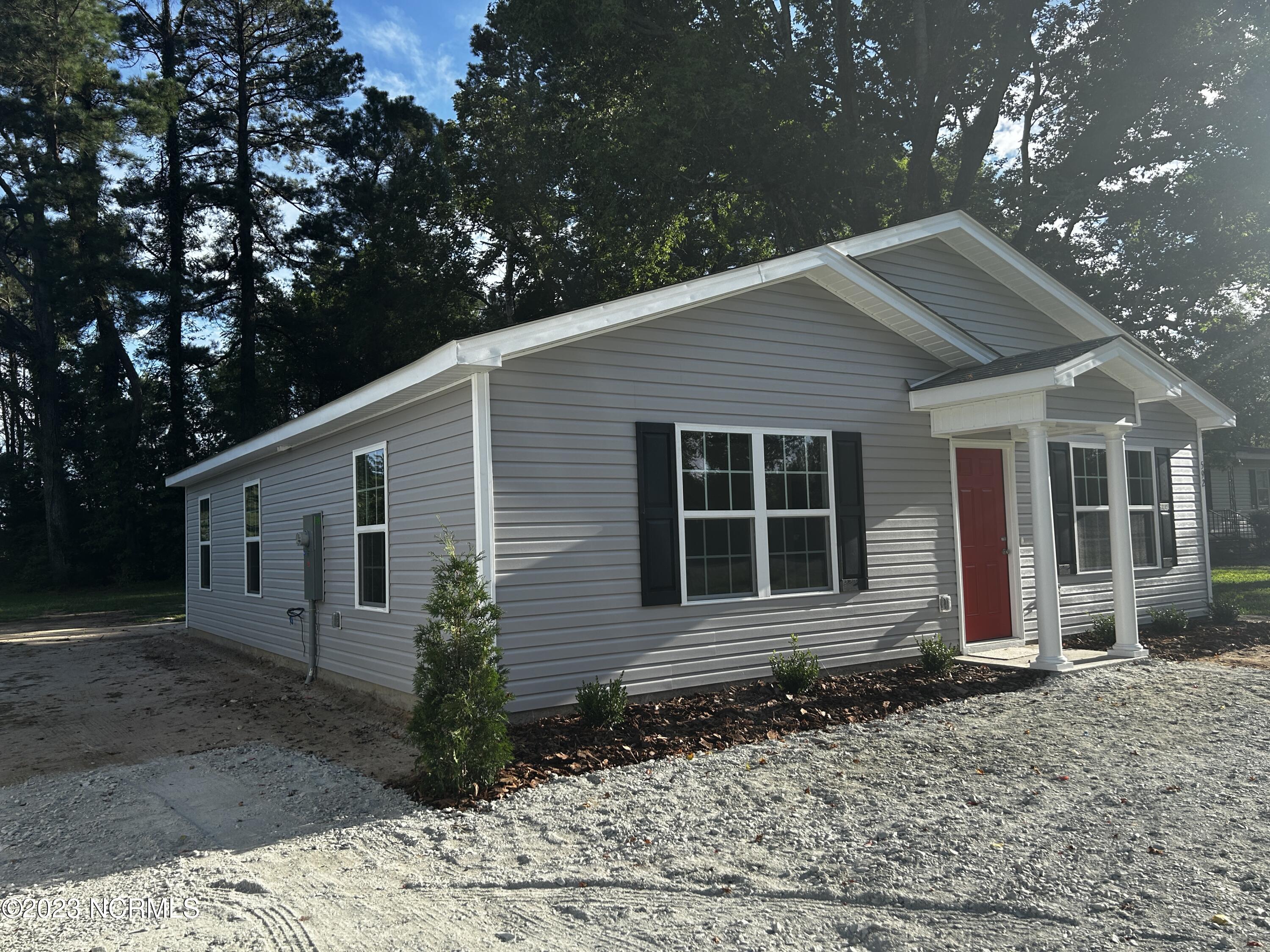 592 Rowan Road Clinton, NC 28328 - Photo 2 of 20 IMG_9139