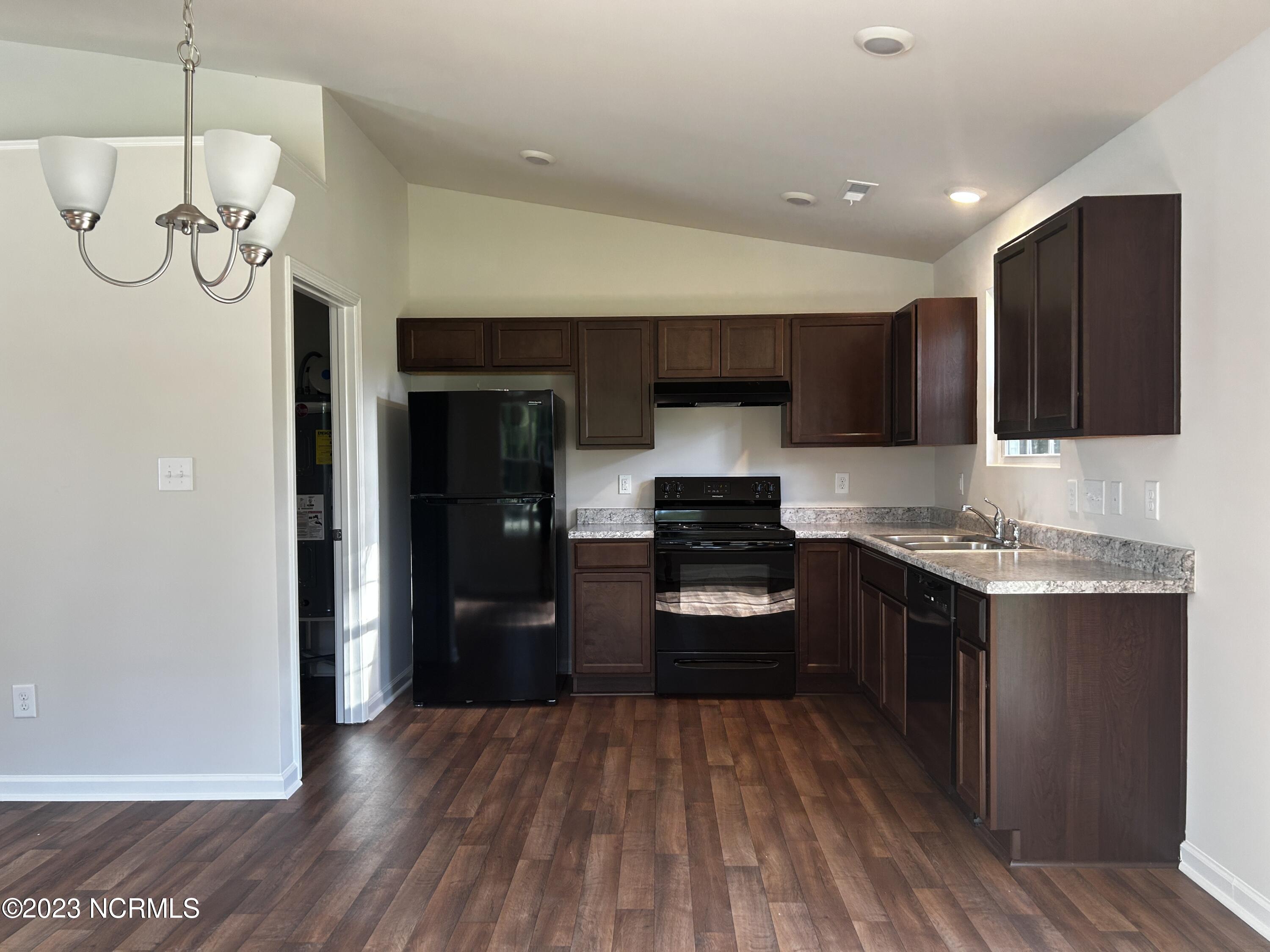 592 Rowan Road Clinton, NC 28328 - Photo 4 of 20 IMG_9130