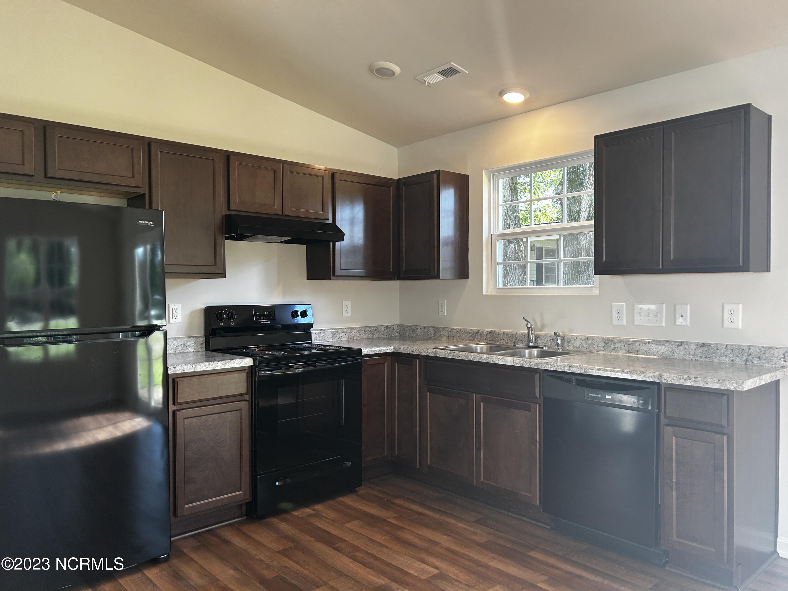 592 Rowan Road Clinton, NC 28328 - Photo 5 of 20 IMG_9131