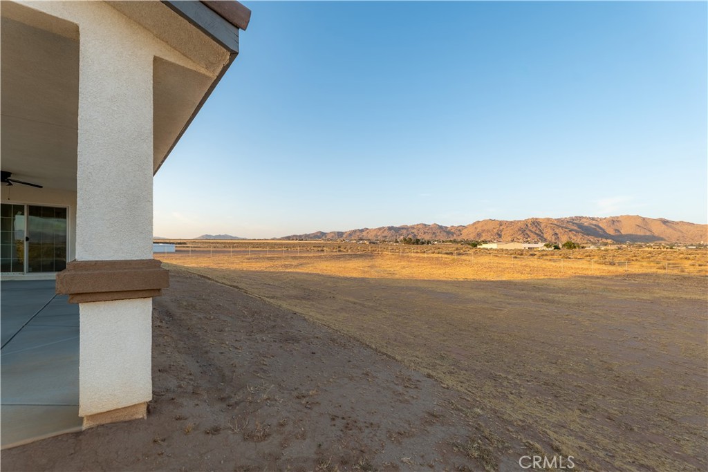 16925 Nanticoke Road Apple Valley, CA 92307 - Photo 64 of 87 a view of an ocean and mountain