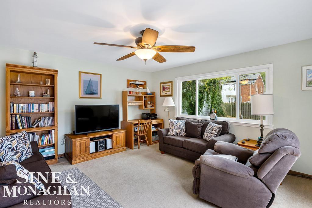 1694 Newcastle Road Grosse Pointe Woods, MI 48236 - Photo 12 of 41