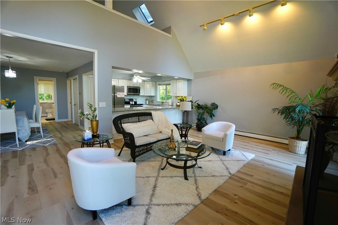 14543 Ensign Road Burton, OH 44021 - Photo 7 of 32 Great room