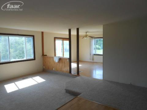 10456 East Mt Morris Road Davison, MI 48423 - Photo 4 of 12 20185813-3.JPG