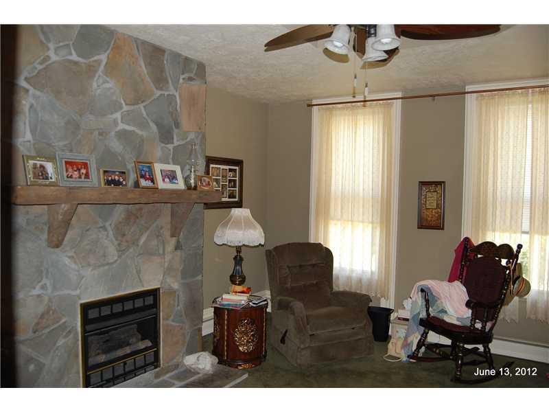 86 Meadow Road Burgettstown, PA 15021 - Photo 11 of 25 Family Room.