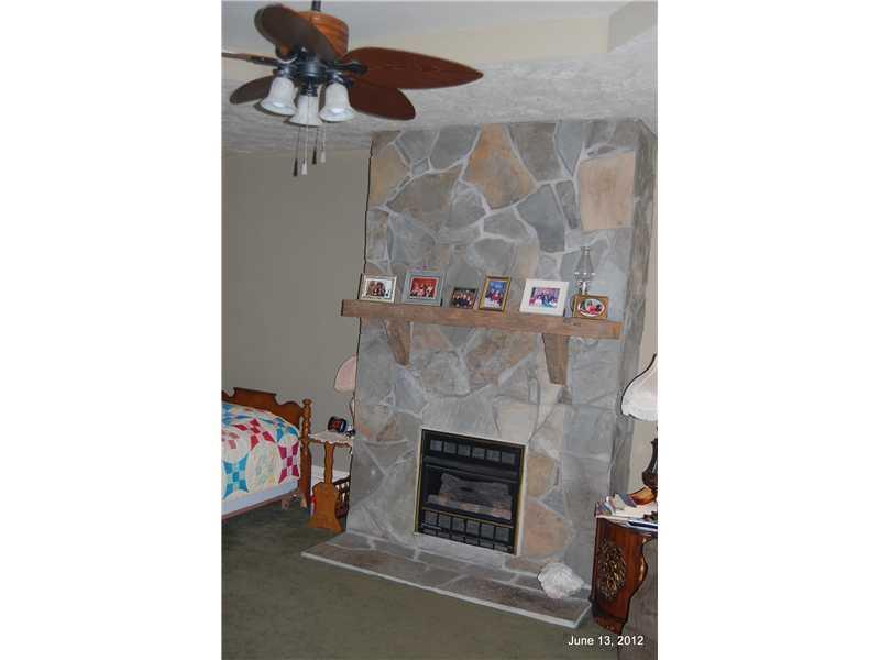 86 Meadow Road Burgettstown, PA 15021 - Photo 10 of 25 Family Room.