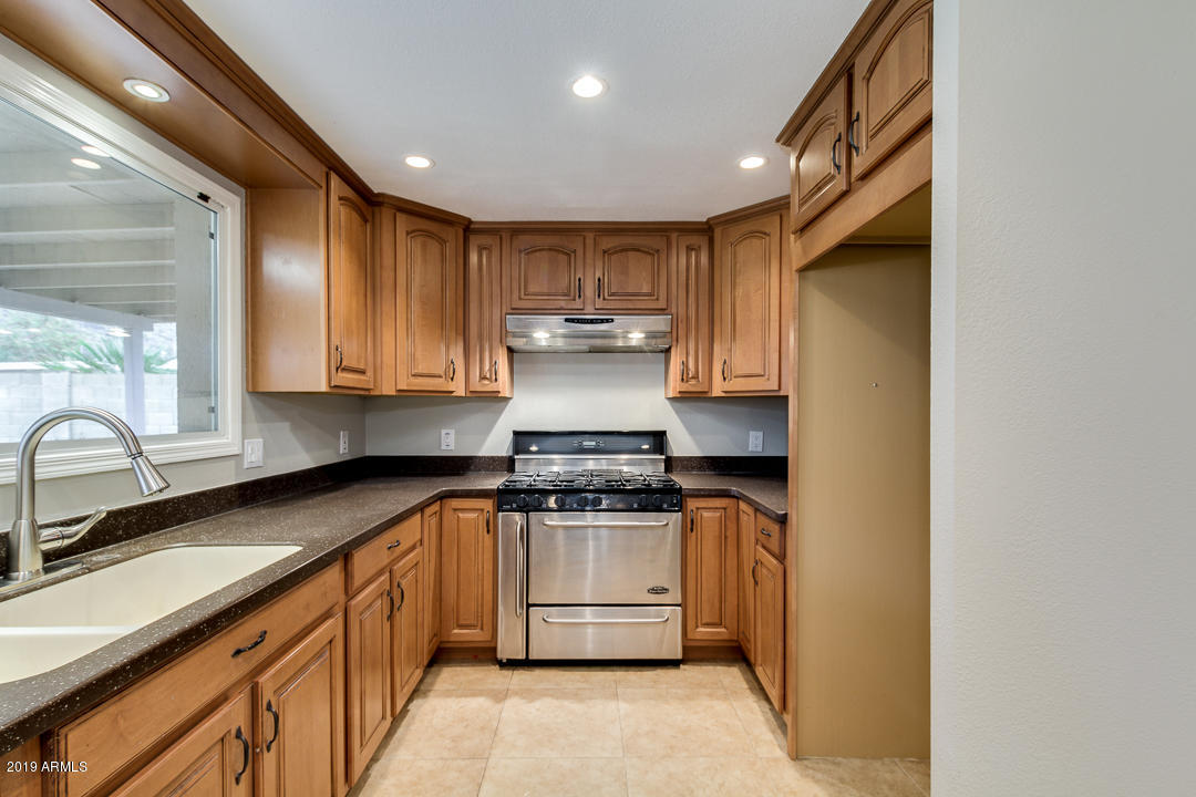 1636 West Calavar Road Phoenix, AZ 85023 - Photo 8 of 20 photo_08