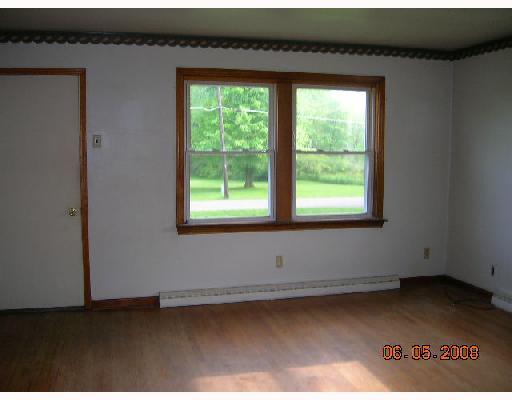 6319 Frogtown Road Hermitage, PA 16148 - Photo 3 of 8 Living Room.