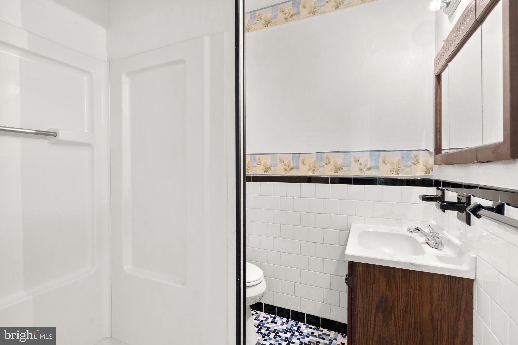 916 Gabel Street Silver Spring, MD 20901 - Photo 17 of 41 Primary Bathroom