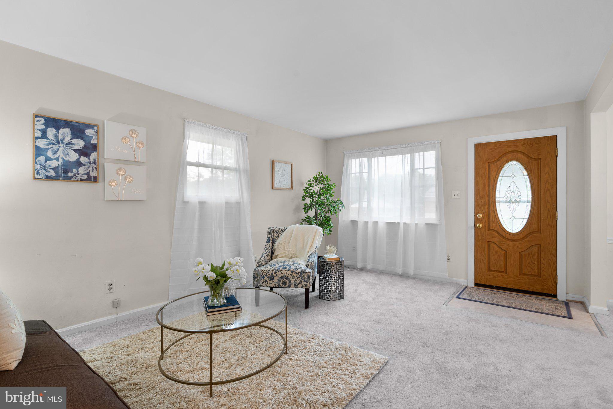 916 Gabel Street Silver Spring, MD 20901 - Photo 5 of 41 Living Room