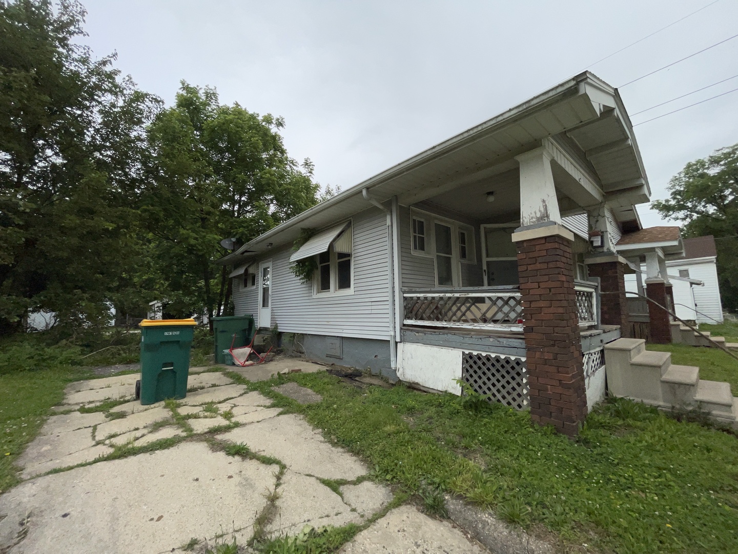 552 West Center Street Decatur, IL 62526 - Photo 6 of 26 front view of a house with a yard
