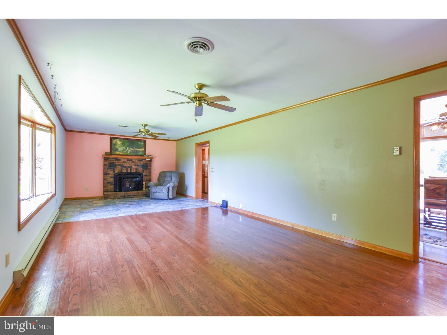 5883 Summit Bridge Road Townsend, DE 19734 - Photo 7 of 25 Living Room