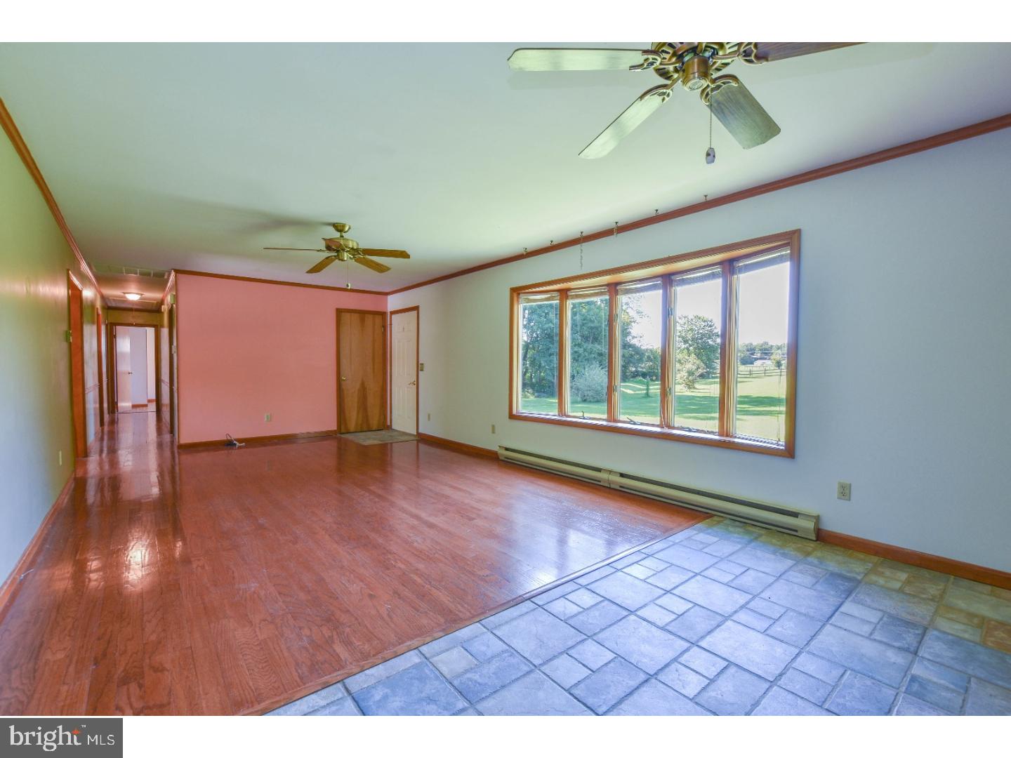 5883 Summit Bridge Road Townsend, DE 19734 - Photo 8 of 25 Living Room