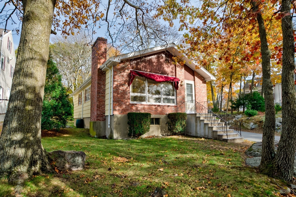 a view of a house with a yard