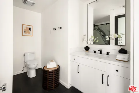 $1,995,000 | 2235 Gloaming Way, Beverly Hills, CA 90210