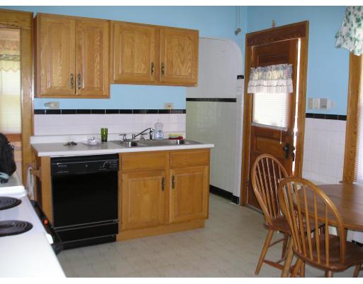 38 Fresno Street Springfield, MA 01104 - Photo 3 of 10