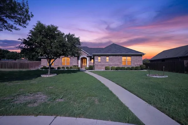 $410,500 | 732 Forest Creek, DeSoto, TX 75115