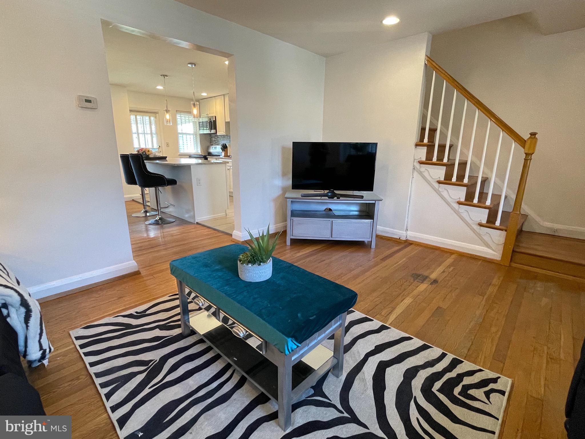 5781 Edgepark Road Baltimore, MD 21239 - Photo 4 of 26 Living Room