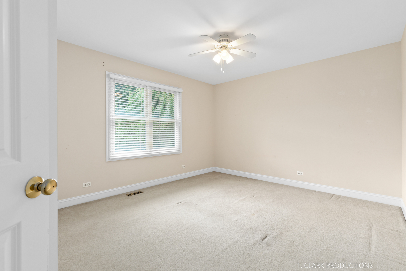 2724 Wait Road Naperville, IL 60564 - Photo 20 of 24 an empty room with a window