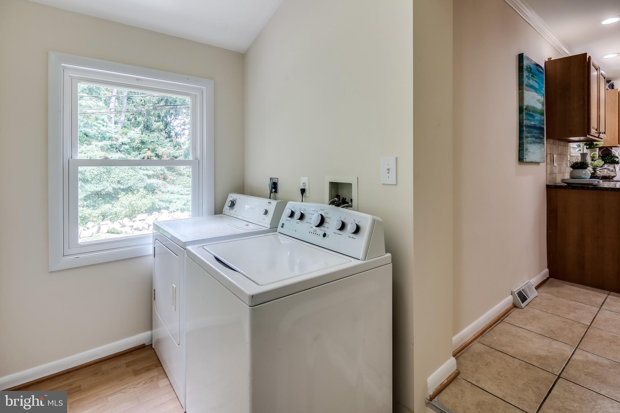 6123 Covington Road Columbia, MD 21044 - Photo 12 of 35 LAUNDRY/MUD ROOM