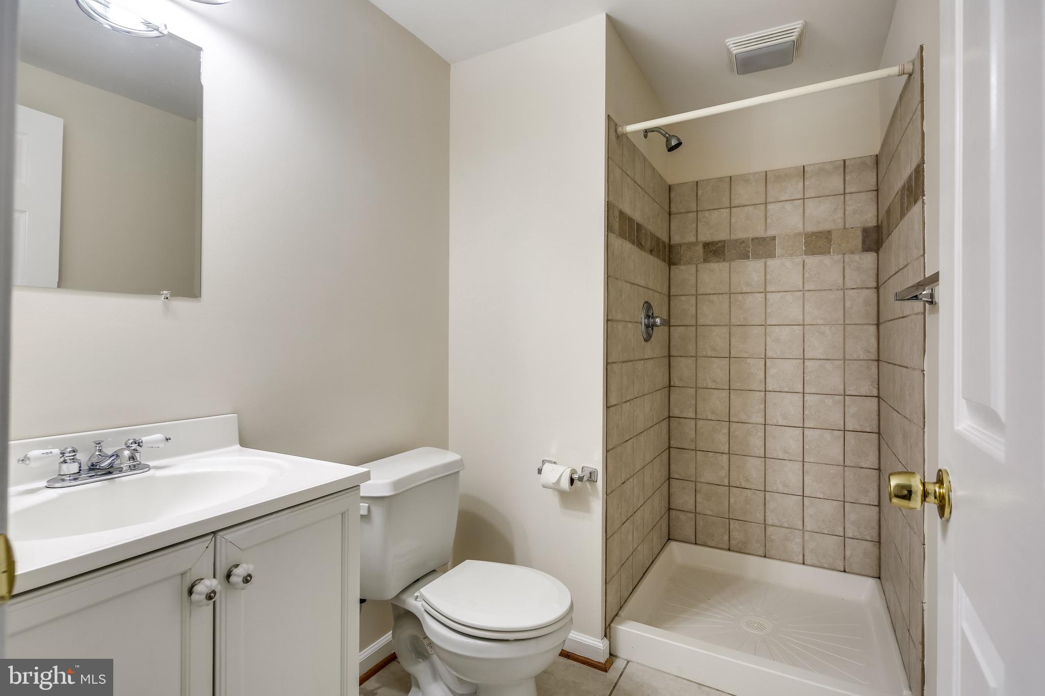 6123 Covington Road Columbia, MD 21044 - Photo 27 of 35 FULL BATHROOM - L0WER LEVEL