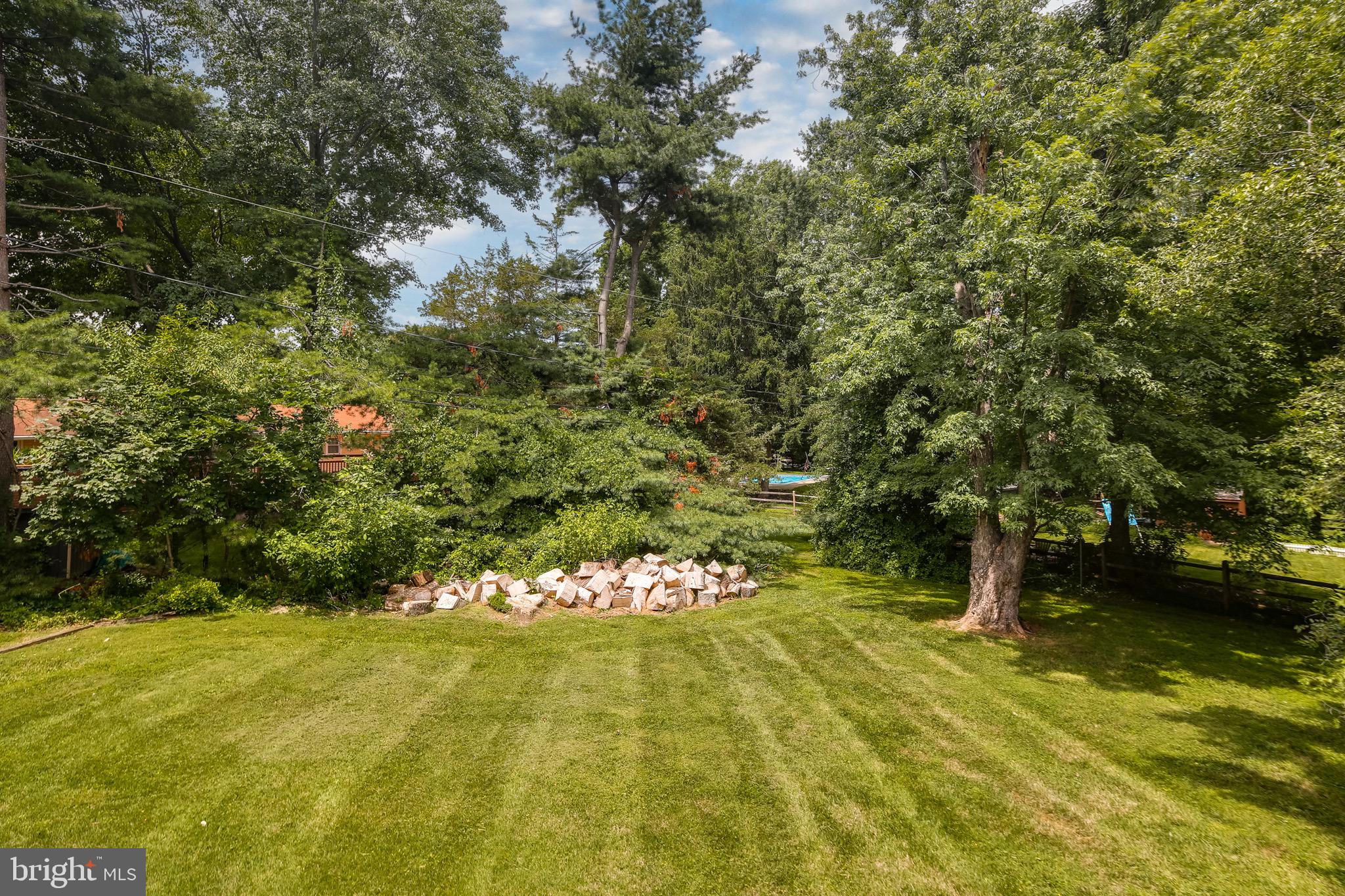6123 Covington Road Columbia, MD 21044 - Photo 31 of 35 REAR YARD