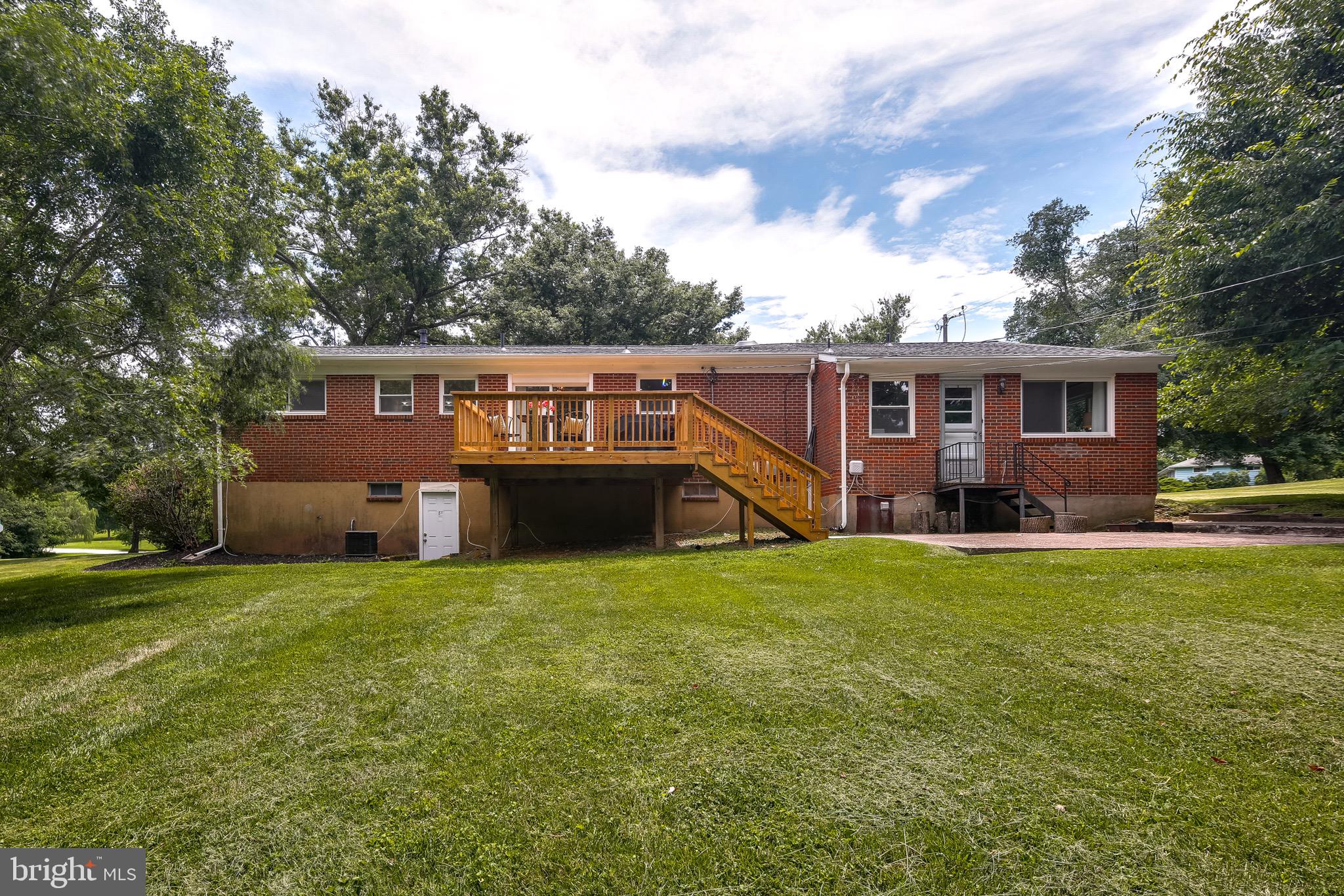 6123 Covington Road Columbia, MD 21044 - Photo 32 of 35 REAR EXTERIOR
