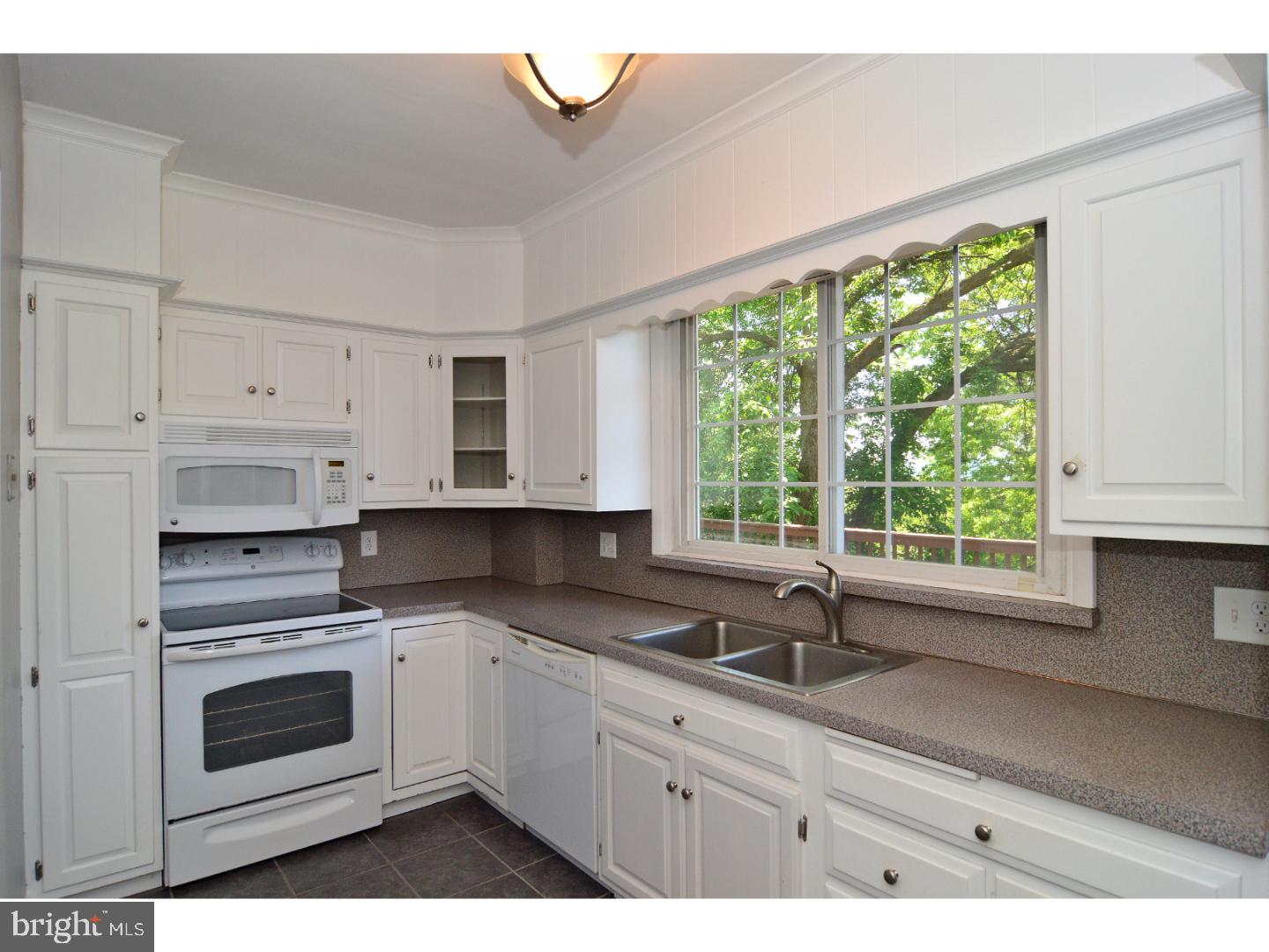 14 Hawthorne Road Reading, PA 19609 - Photo 3 of 22 Kitchen