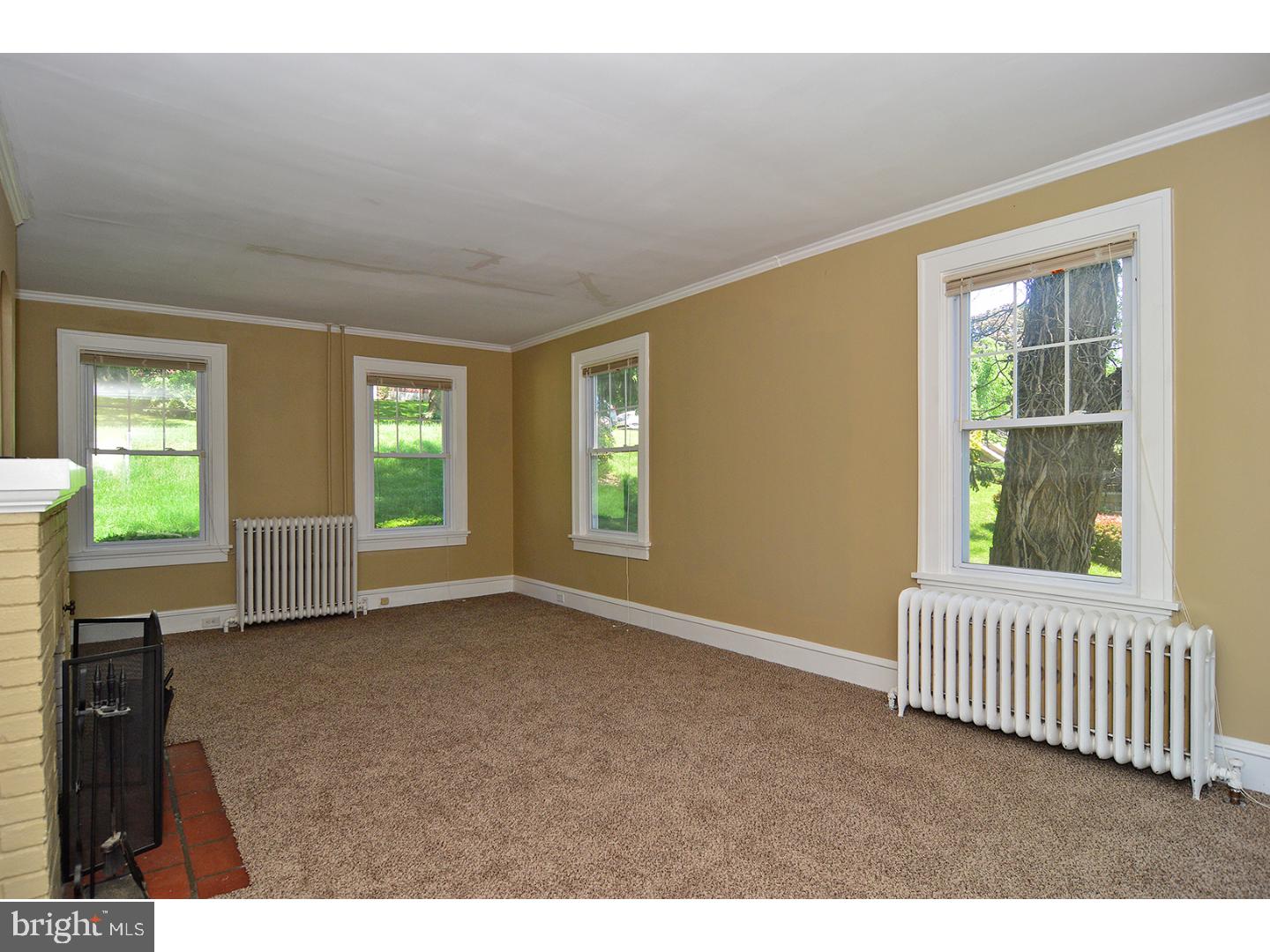 14 Hawthorne Road Reading, PA 19609 - Photo 9 of 22 Living Room