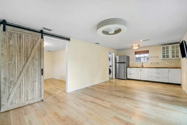 $5,650 | 353 East Lakewood Road, West Palm Beach, FL 33405