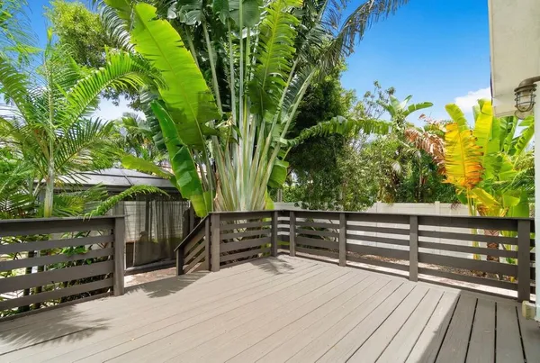 $5,650 | 353 East Lakewood Road, West Palm Beach, FL 33405