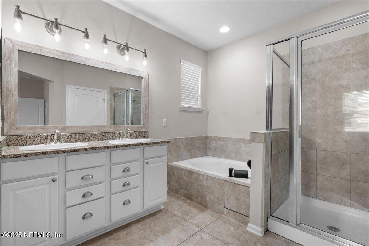 1011 Wetland Ridge Circle Middleburg, FL 32068 - Photo 27 of 73 38-Primary Bathroom