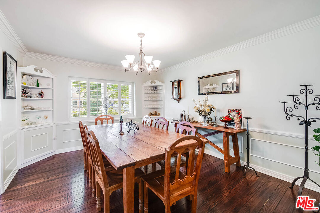 11146 Valley Spring Lane Studio City, CA 91602 - Photo 11 of 58