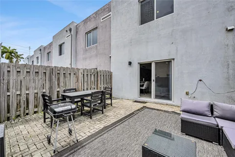 $4,000 | 170 Northwest 158th Street, Unit 2, Miami, FL 33169
