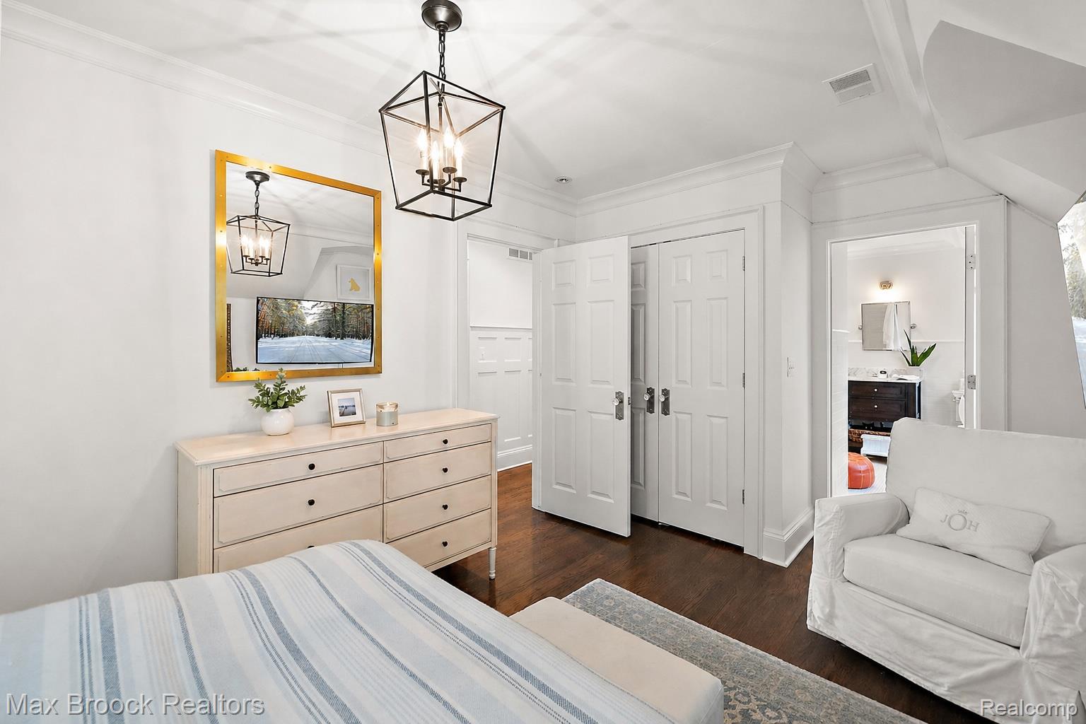 1583 Clarendon Road Bloomfield Hills, MI 48302 - Photo 46 of 73 img7.jpeg