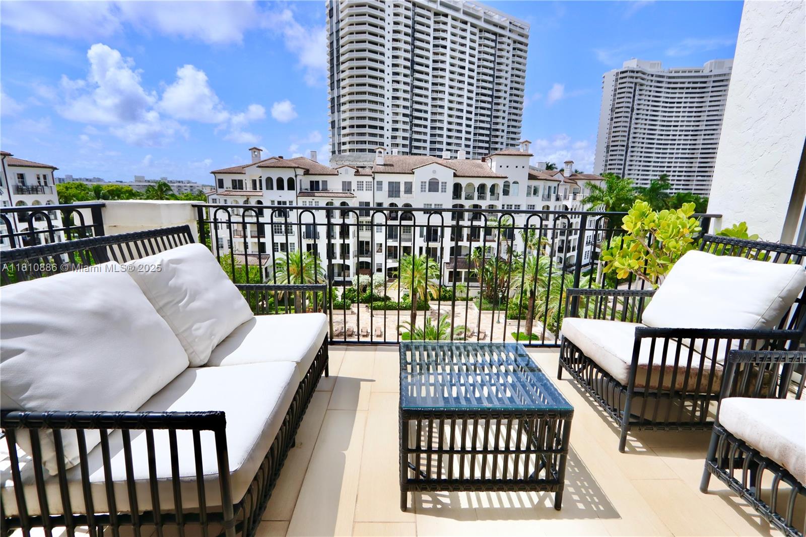 3900 Island Boulevard, Unit PH2 Aventura, FL 33160 - Photo 29 of 39