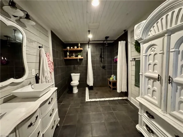 $750,000 | 2638 Riverside Drive, Mount Airy, NC 27030