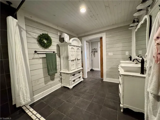 $750,000 | 2638 Riverside Drive, Mount Airy, NC 27030