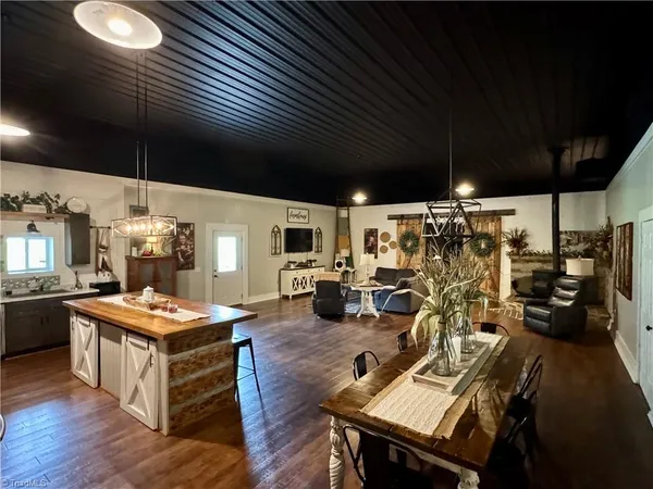 $695,000 | 2638 Riverside Drive, Mount Airy, NC 27030