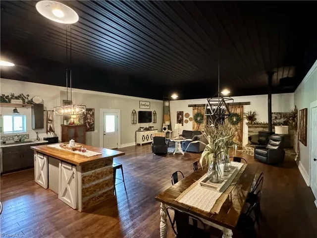 $750,000 | 2638 Riverside Drive, Mount Airy, NC 27030